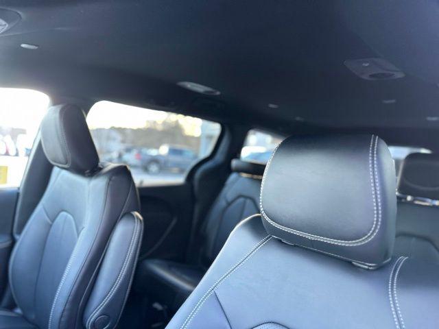 2026 Chrysler Pacifica Select AWD