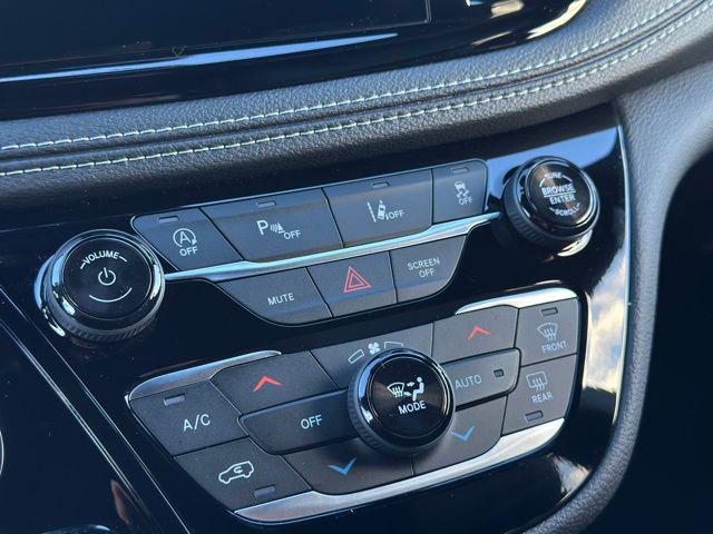 2026 Chrysler Pacifica Select AWD