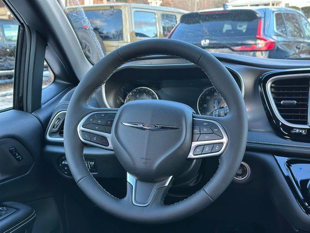 2026 Chrysler Pacifica Select AWD