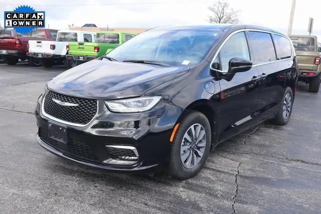 2024 Chrysler Pacifica Hybrid Select
