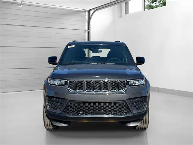 2025 Jeep Grand Cherokee Laredo X 4x4