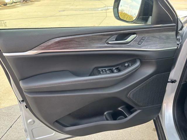 2023 Jeep Grand Cherokee L Limited 4x4 2023 Jeep Grand Cherokee L Limited 4x4