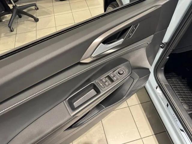 2026 Volkswagen Taos SE Black
