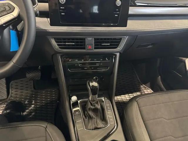 2026 Volkswagen Taos SE Black