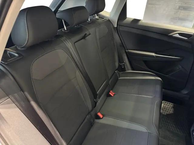 2026 Volkswagen Taos SE Black