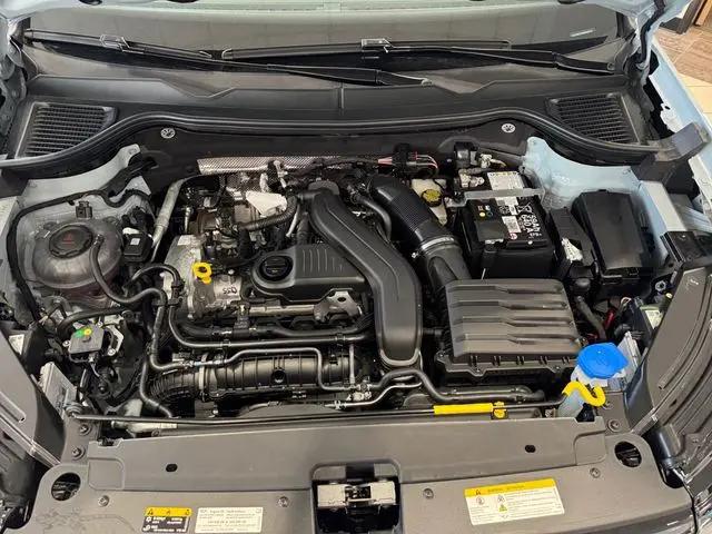2026 Volkswagen Taos SE Black