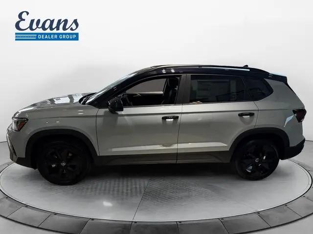 2026 Volkswagen Taos SE Black