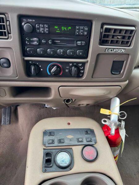 2002 Ford Excursion Base