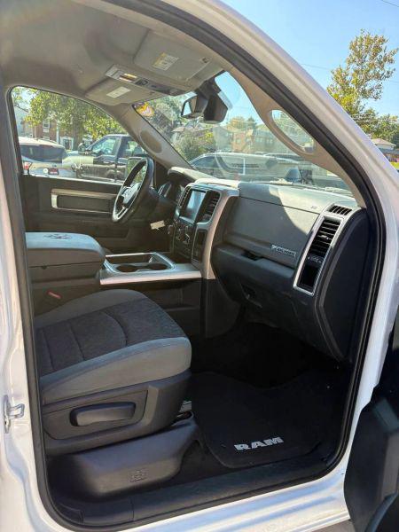 2017 Ram 1500 Big Horn Crew Cab 4x4 5'7" Box
