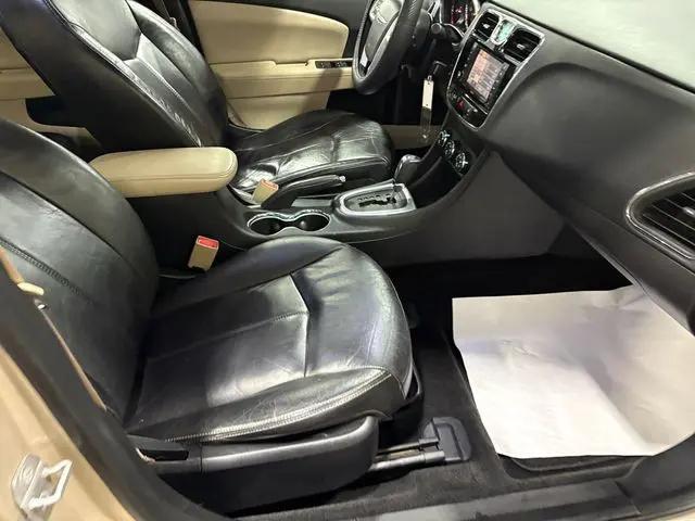2014 Chrysler 200 Limited
