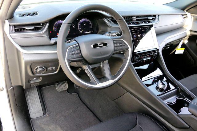 2025 Jeep Grand Cherokee L Laredo X 4x2