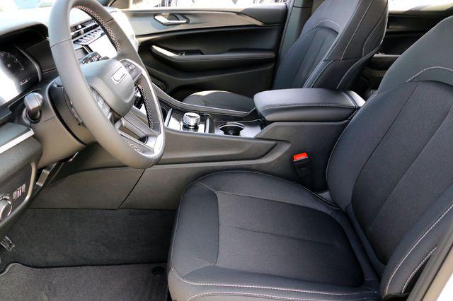 2025 Jeep Grand Cherokee L Laredo X 4x2