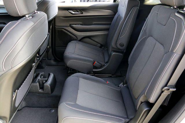 2025 Jeep Grand Cherokee L Laredo X 4x2