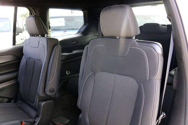 2025 Jeep Grand Cherokee L Laredo X 4x2