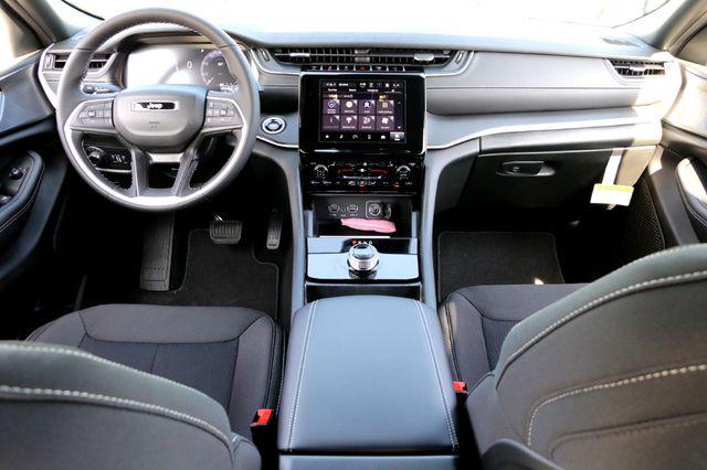2025 Jeep Grand Cherokee L Laredo X 4x2