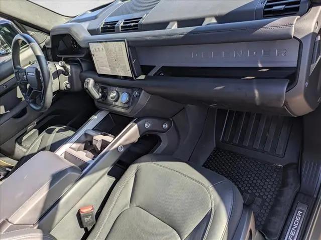 2025 Land Rover Defender 110 P400 X