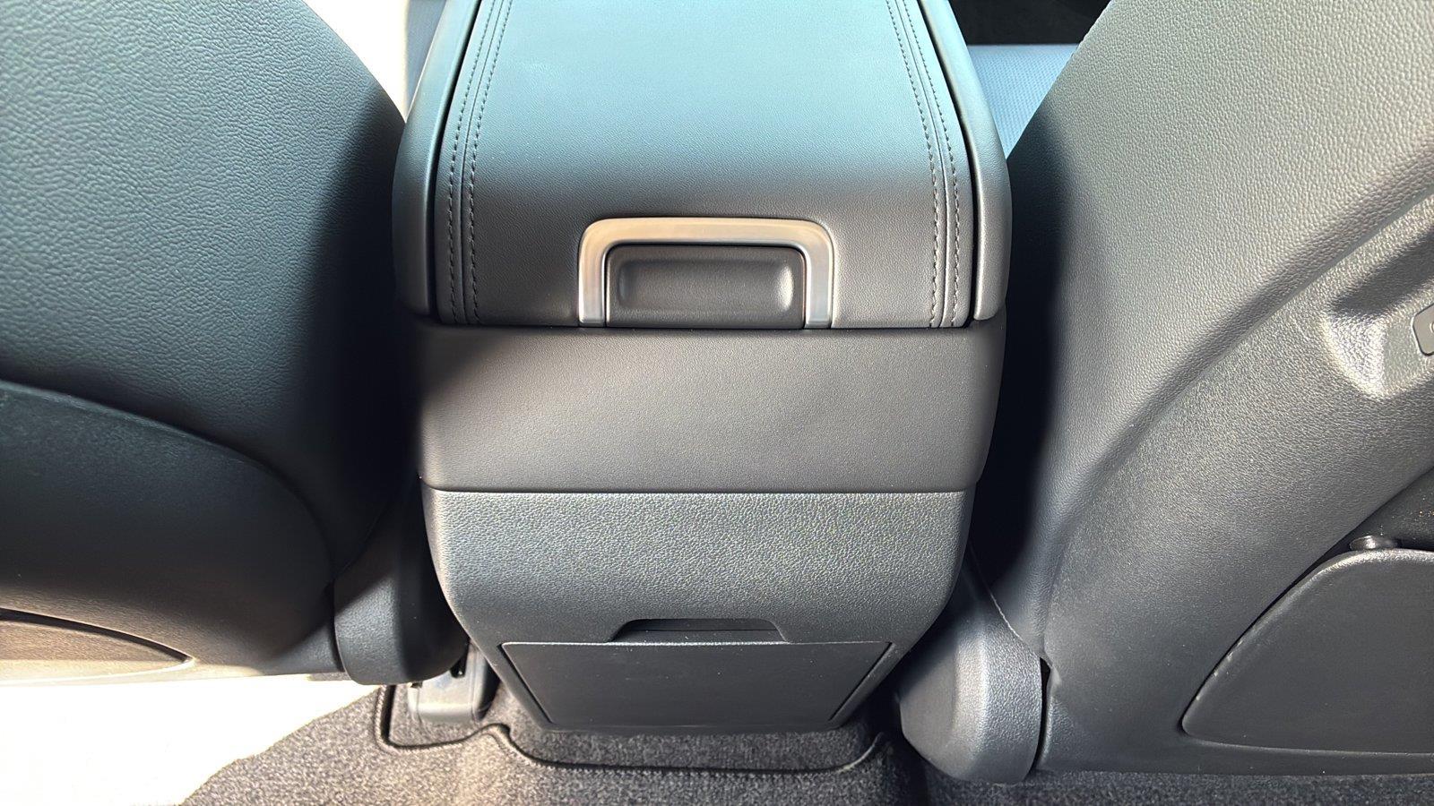 2026 Hyundai Santa Fe Limited - Photo 18