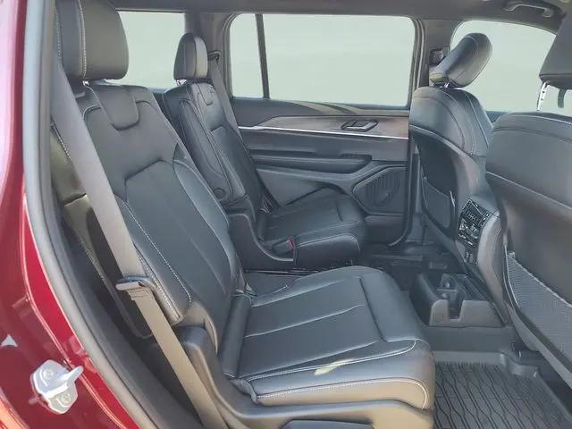 2025 Jeep Grand Cherokee L Limited 4x4
