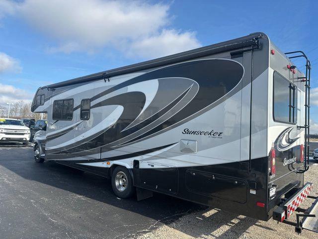 2016 Ford E-450 Cutaway Base