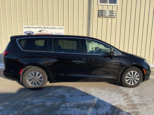 2024 Chrysler Pacifica Hybrid Select for sale in Watertown, SD