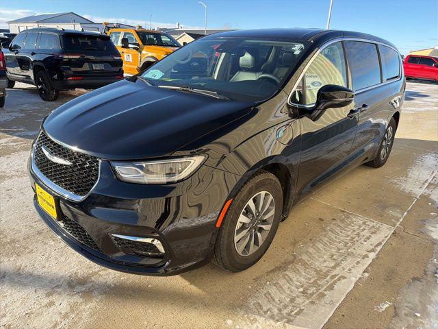 2024 Chrysler Pacifica Hybrid Select
