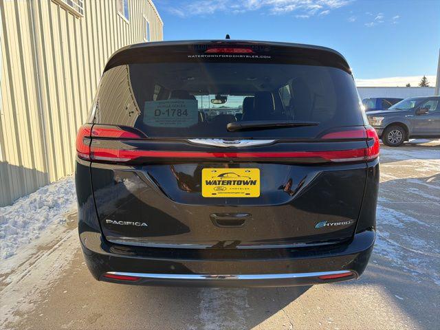 2024 Chrysler Pacifica Hybrid Select