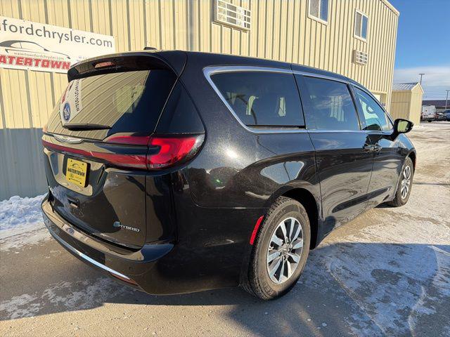2024 Chrysler Pacifica Hybrid Select