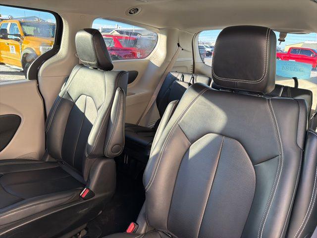 2024 Chrysler Pacifica Hybrid Select