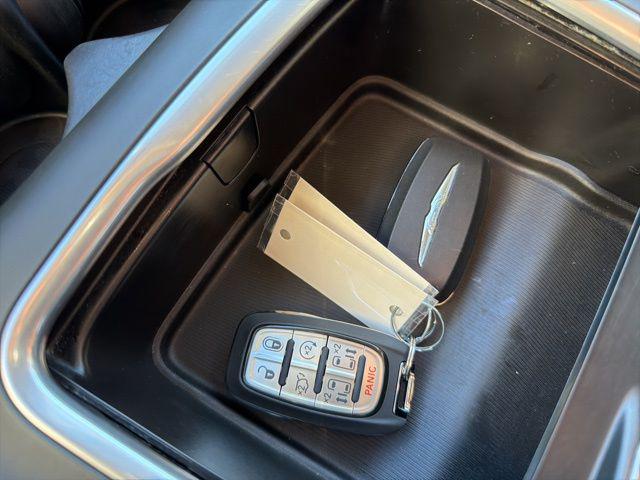 2024 Chrysler Pacifica Hybrid Select