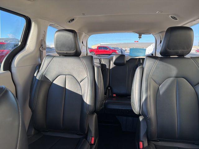 2024 Chrysler Pacifica Hybrid Select