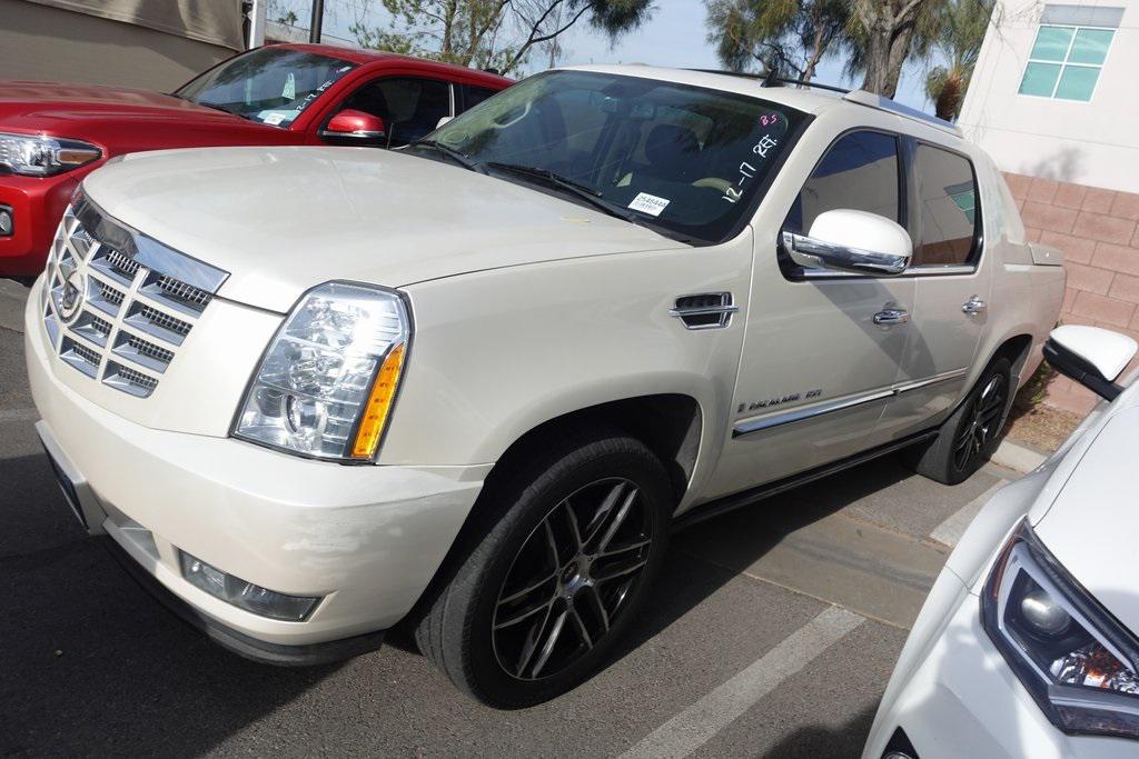 2008 Cadillac Escalade EXT Base's photo