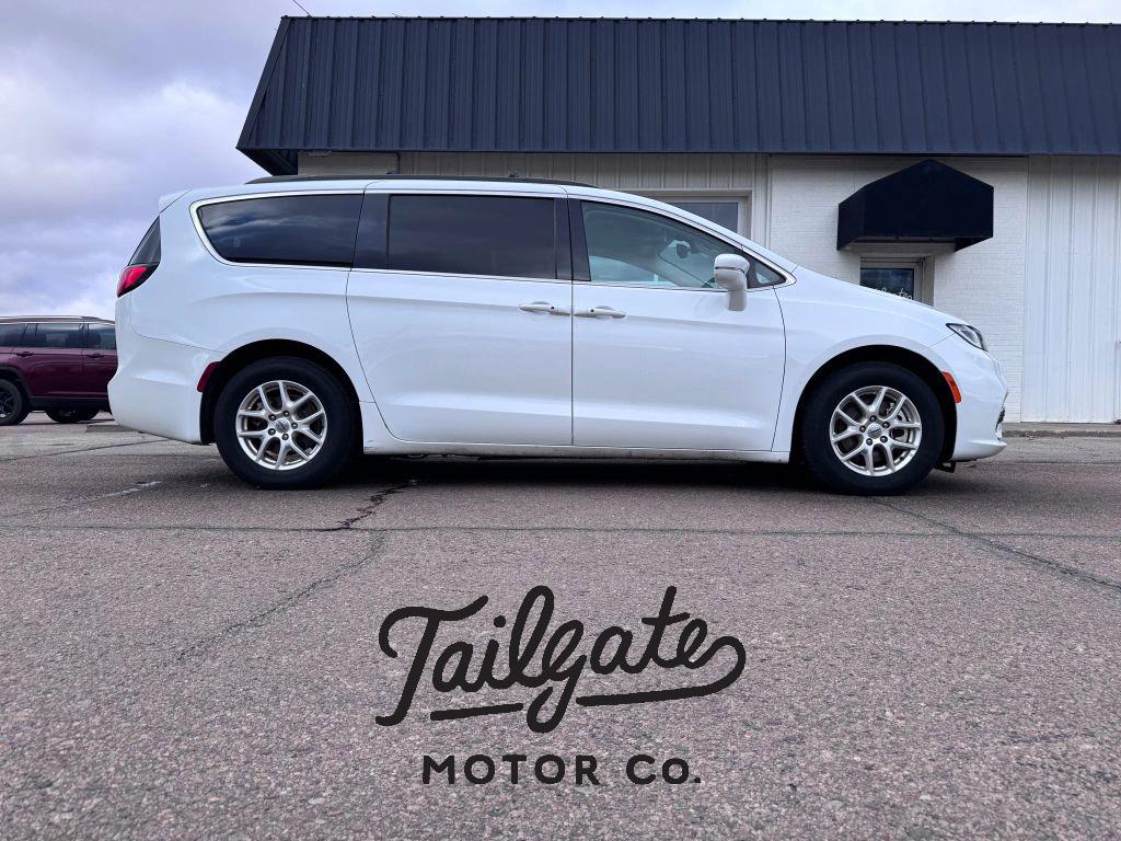 2022 Chrysler Pacifica Touring L's photo