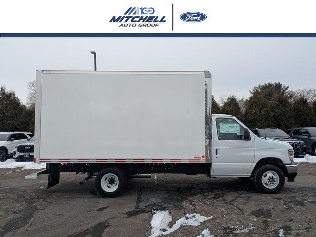 2026 Ford E-450 Cutaway Base