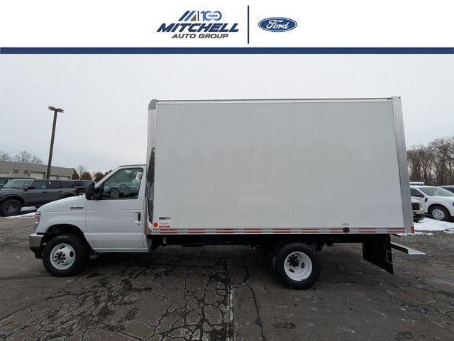 2026 Ford E-450 Cutaway Base