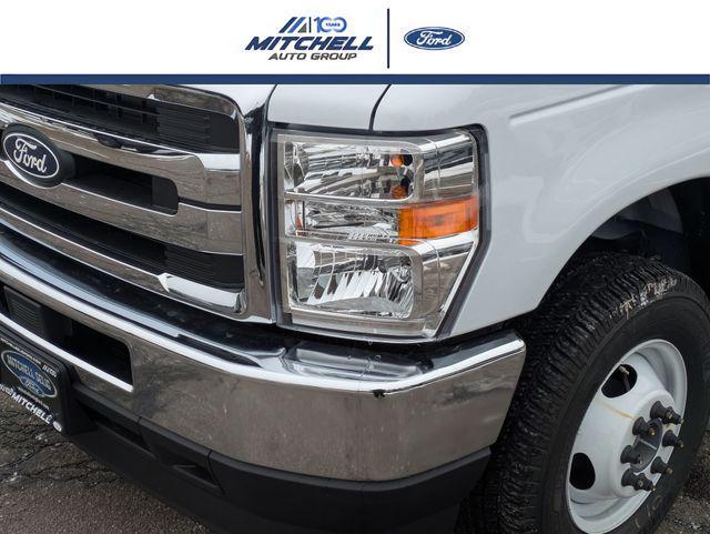 2026 Ford E-450 Cutaway Base