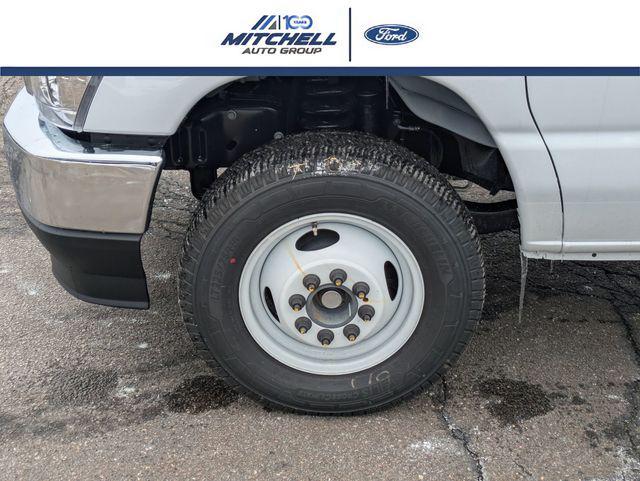 2026 Ford E-450 Cutaway Base