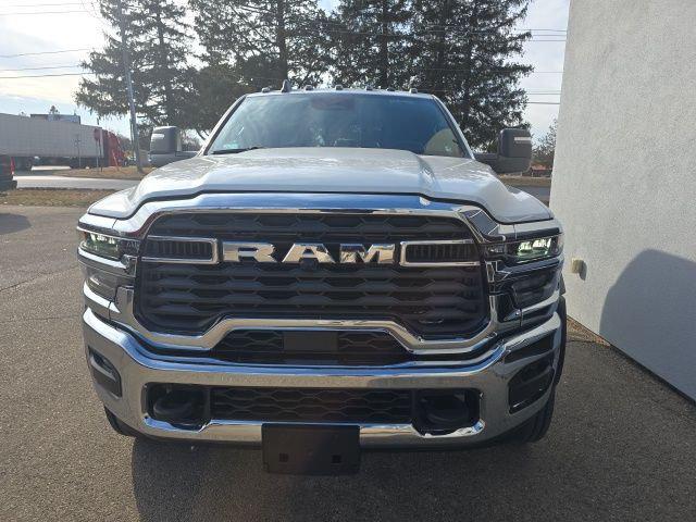 2026 RAM Ram 5500 Chassis Cab RAM 5500 TRADESMAN CHASSIS CREW CAB 4X4 84 CA