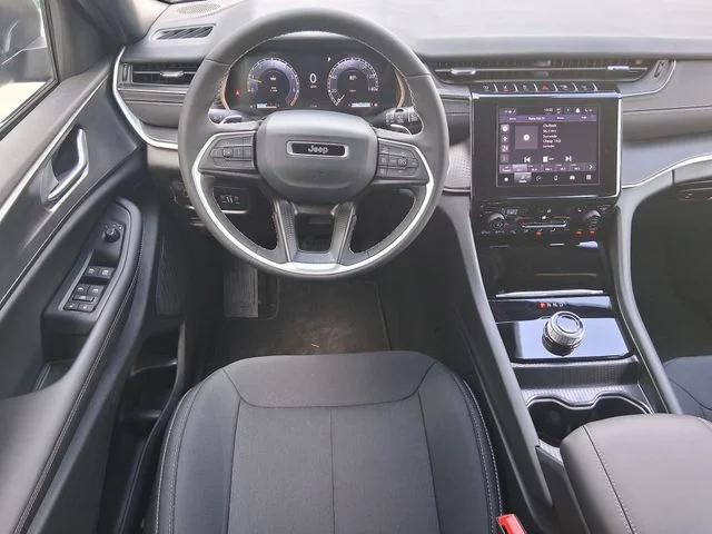 2026 Jeep Grand Cherokee Altitude 4x2