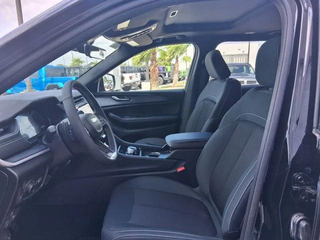 2026 Jeep Grand Cherokee Altitude 4x2