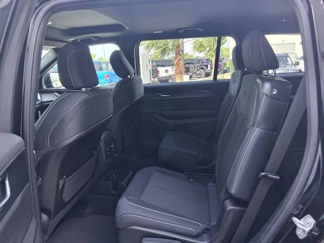 2026 Jeep Grand Cherokee Altitude 4x2
