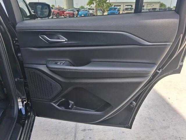 2026 Jeep Grand Cherokee Altitude 4x2
