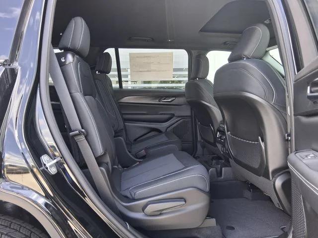 2026 Jeep Grand Cherokee Altitude 4x2