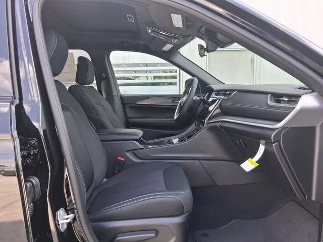 2026 Jeep Grand Cherokee Altitude 4x2