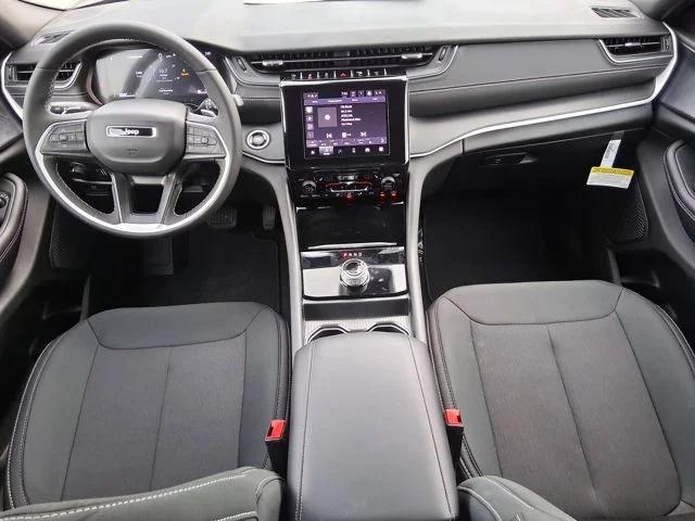 2026 Jeep Grand Cherokee Altitude 4x2