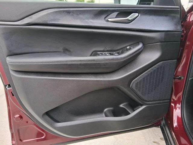 2026 Jeep Grand Cherokee Altitude 4x2