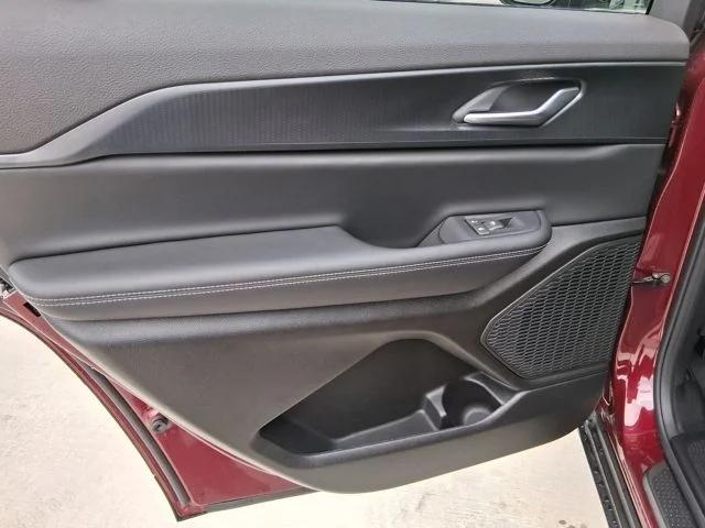 2026 Jeep Grand Cherokee Altitude 4x2