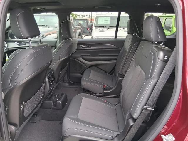 2026 Jeep Grand Cherokee Altitude 4x2
