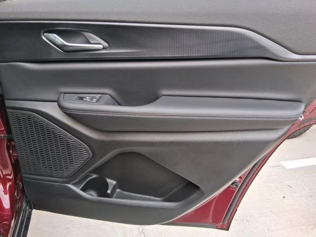 2026 Jeep Grand Cherokee Altitude 4x2