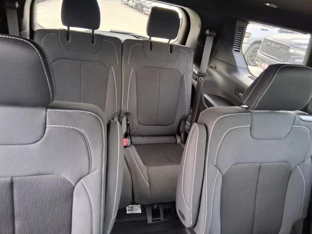 2026 Jeep Grand Cherokee Altitude 4x2
