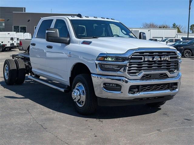 2026 RAM Ram 3500 Chassis Cab RAM 3500 TRADESMAN CREW CAB CHASSIS 4X4 60 CA 2026 RAM Ram 3500 Chassis Cab RAM 3500 TRADESMAN CREW CAB CHASSIS 4X4 60 CA